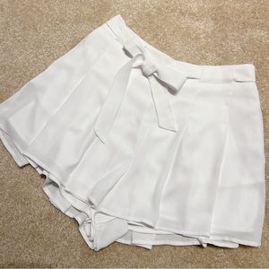 Aritzia Sunday Best white pleated skort sz 2